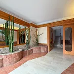 Vatican House Crocifisso 51