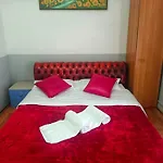Host Roma