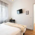 Sunny New Renovated Apartment With Balcony Metro A