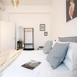 Sunny New Renovated Apartment With Balcony Metro A