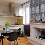 Suity I Monkeys Apartment