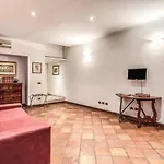 Cozy Flat In Trevi Fountain