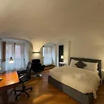 New! Renovated Apt In Ancient Rome