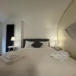 New! Renovated Apt In Ancient Rome