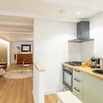 Entire Building With 4 Apartments Near The Colosseum