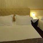 La Vie Est Belle
