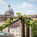 Chat&Chill Vatican Apartment