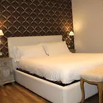 Roman Royal Rooms