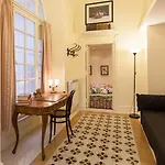 Portico Ottavia Garden Apartment