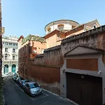 Urbana Lodge, Monti
