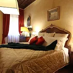 La Casa Dell\'Orologio Di Palazzo Berardi
