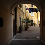 Domizia Top Floor Guest House
