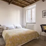 Cozy Apartment In Via Degli Spagnoli - Fromhometorome