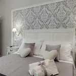 Charme & Chic Luxury