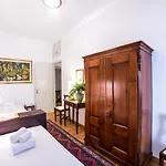 Rent In Rome - Veneto 116