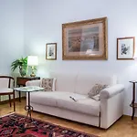 Rent In Rome - Veneto 116