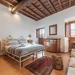 Montecitorio & Pantheon Stylish Flat