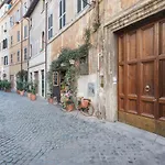 Campo De\' Fiori Apartment