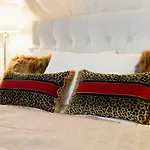 Fabulous Pantheon Apartment