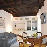 Historic Center - Elegant Apartment With Charming Antiques - Raffaello Inn