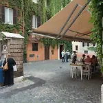 Quiet Pied A Terre With Terrace In Borgo Pio