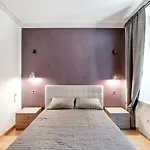 Peroni 8 Pax Brand New Apartment