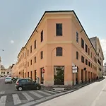 Peroni 8 Pax Brand New Apartment