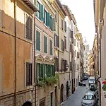 Stylish Apartment In Central Rome \