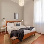 Lively Roma Trastevere Renovated Apartment - Fromhometorome