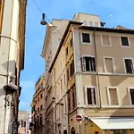 Rent In Rome Trevi Fountain Suite