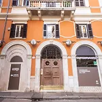 Trevi Fountain Superior 3 Bdr Apartment