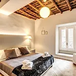 Trevi Fountain Superior 3 Bdr Apartment
