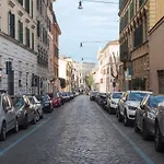 Colosseo & Colle Oppio Cozy Apartment