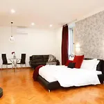 Black Enchanting Jacuzzi Suite Trastevere - Top Collection