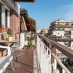 Pigneto & Malatesta Subway Flat