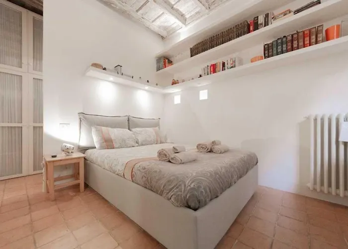 Gonfalone Apartment