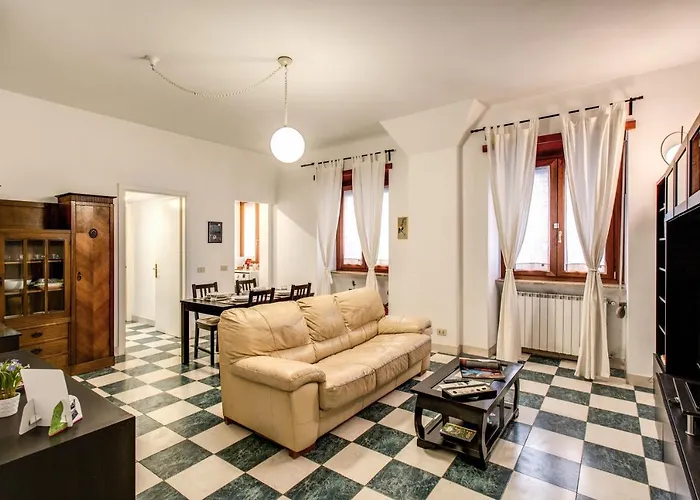 Popolo Accommodation - Lovely Central Apartment