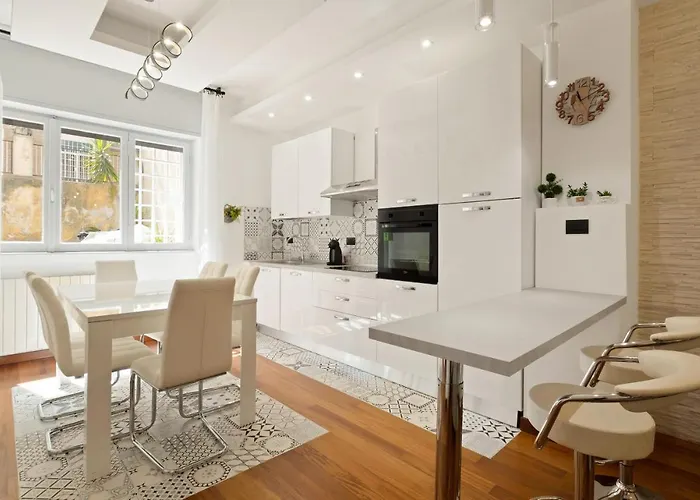 3 Bed Modern Flat - 15 Minutes Walk To Colosseum