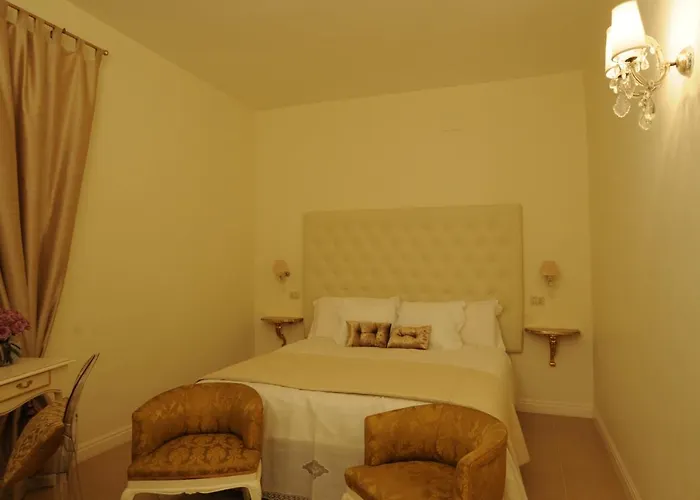 Elegant Flat Spanish Steps
