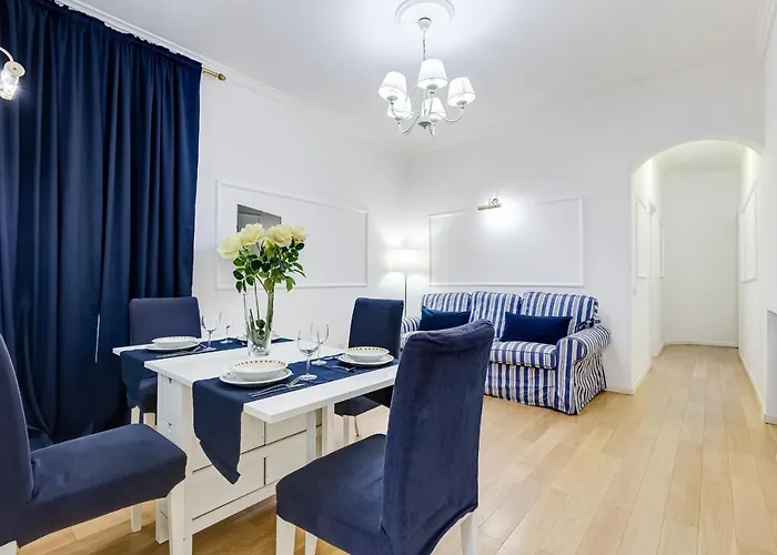 Trevi Fountain Modern Apartment