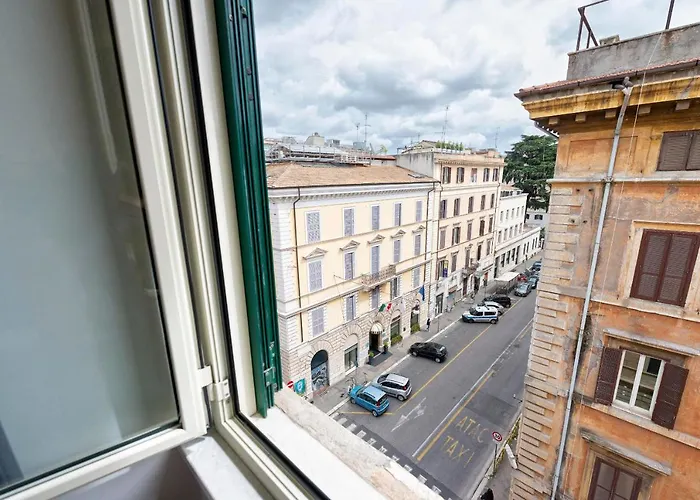 Whiteten Rome Apartment