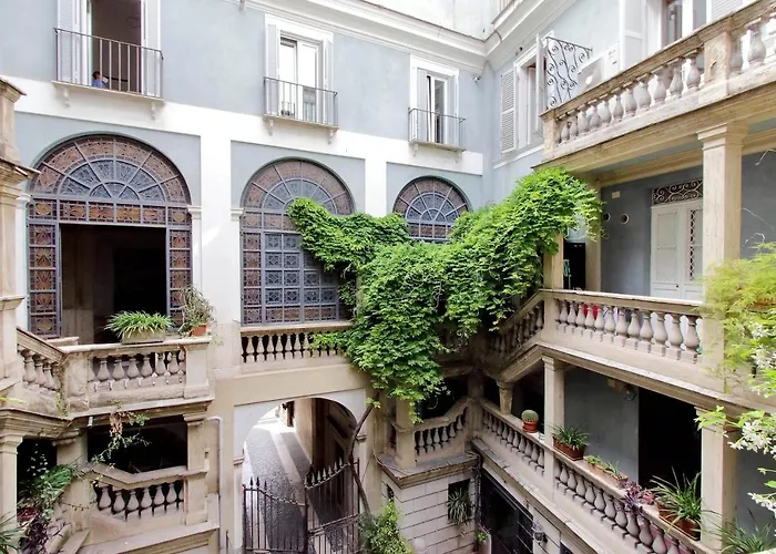Elegant And Calm In Campo Dei Fiori