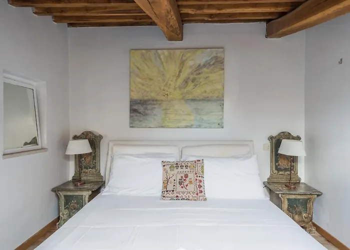 Cozy Wooden Apt In Piazza Navona