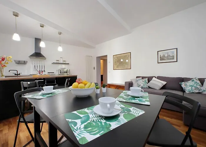 Ych-Sweet Home Near Colosseo