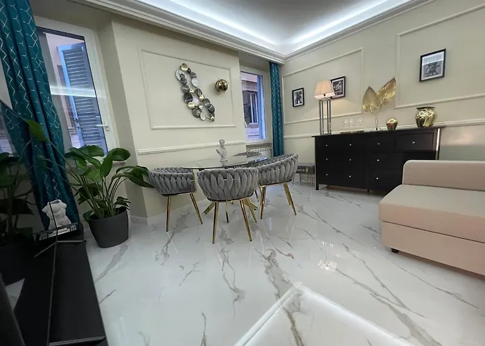 Spanish Steps Glamour & Sauna Luxury Apartment ****