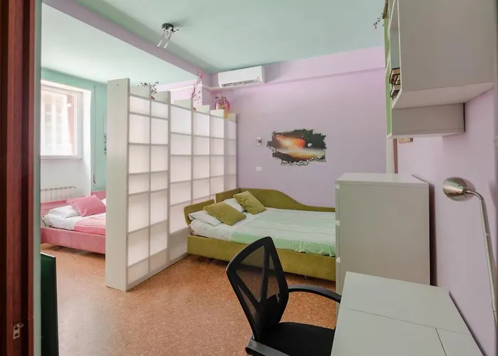 House Of Colours In Marconi, Roma