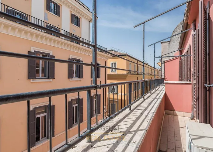 Apartment By The Spanish Steps