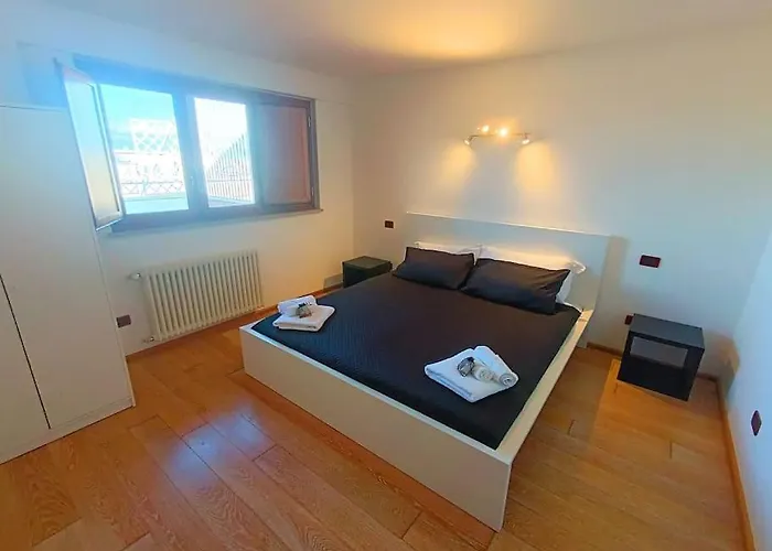 10 Min To City Center Luxury Panoramic Penthouse