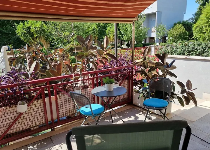 Intero Appartamento Con Giardino E Parcheggio