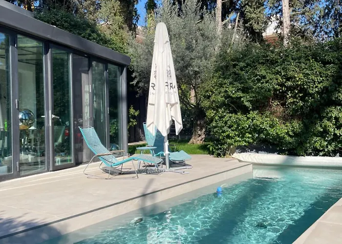 Modern Luxury Pool House